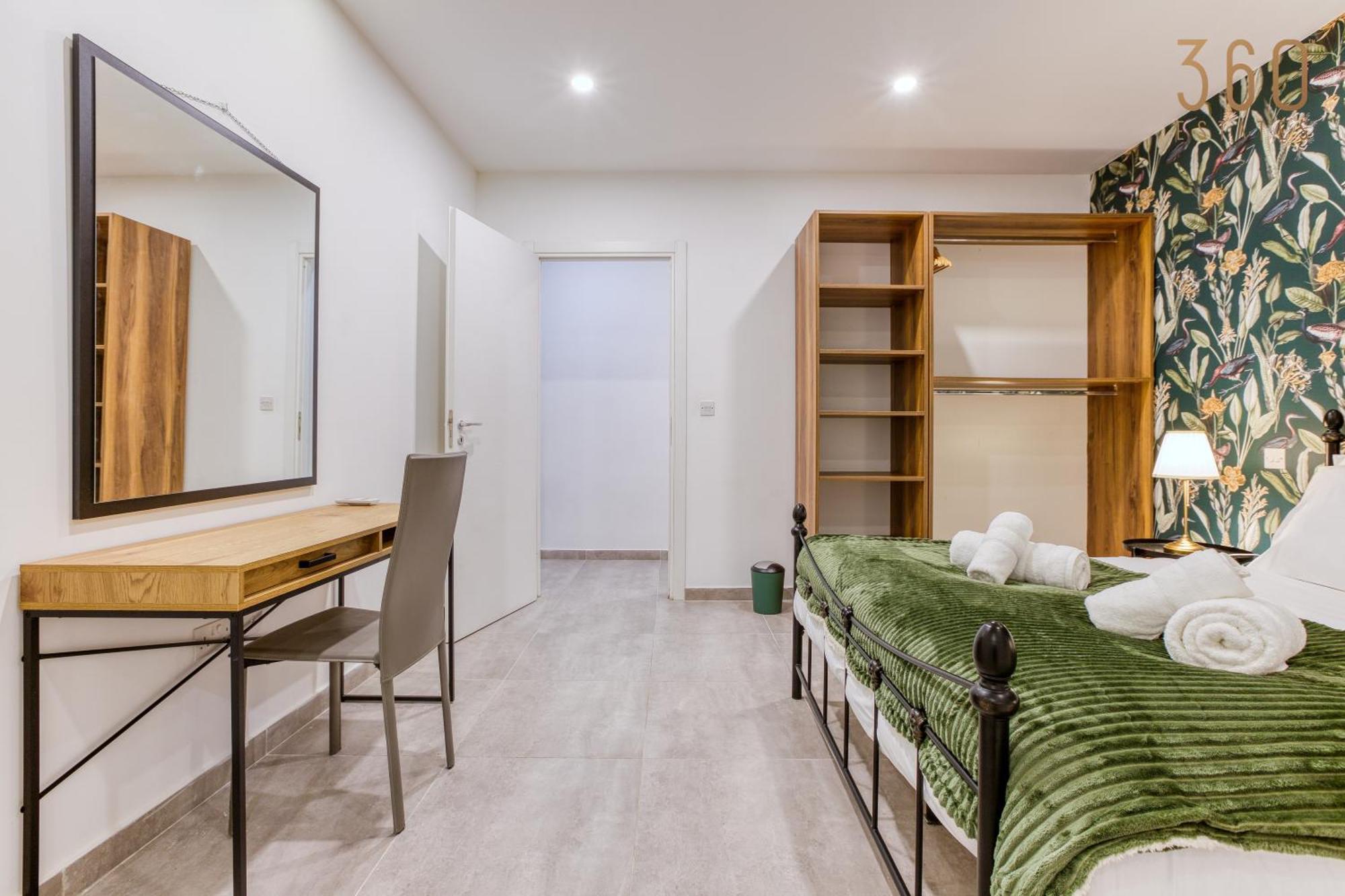 Designer 3br With Private Balcony In By 360 Estates Appartement *